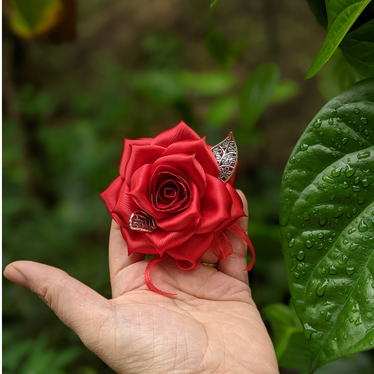 Hoa cài áo váy handmade ruy băng size 8cm