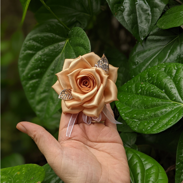 Hoa cài áo váy handmade ruy băng size 8cm