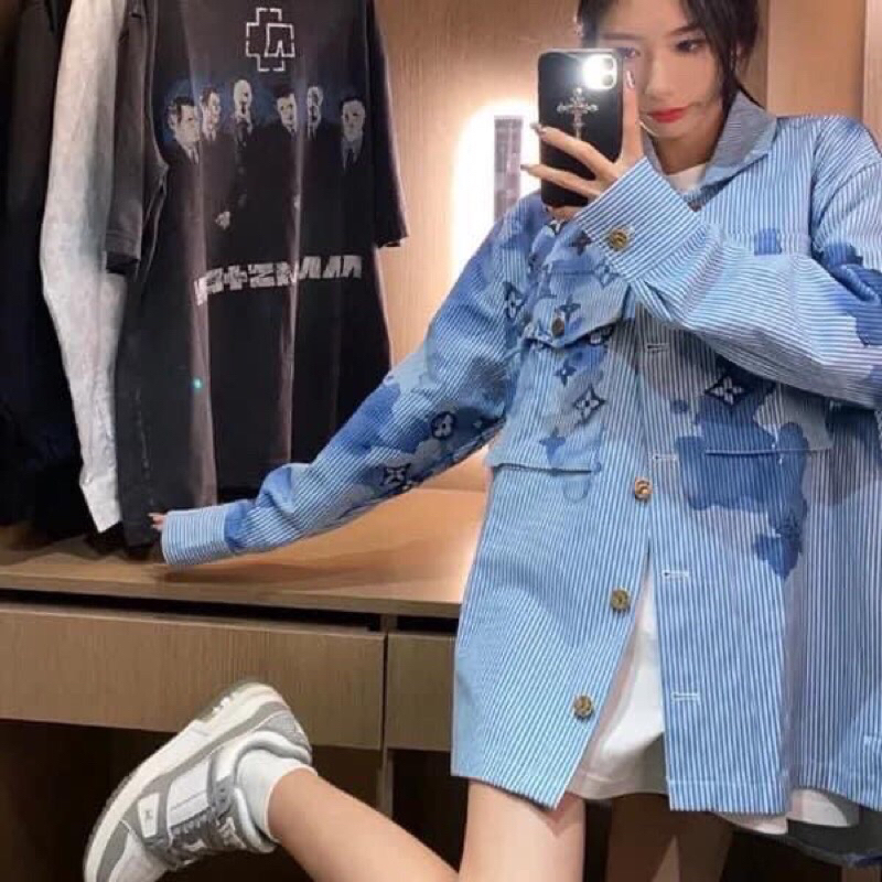 ⚡️[Hight Quality] Hàng Có Sẵn!! Áo Sơ Mi Denim Luon Vuituoi Striped Monogram Wordwear - Thiết Kế Kẻ Sọc Xanh Cao Cấp