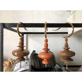 Móc treo lồng chim và nậm lồng chim chào mào gỗ muồng combo 1 móc + 1 nậm vàng-đen (móc nậm ngẫu nhiên)
