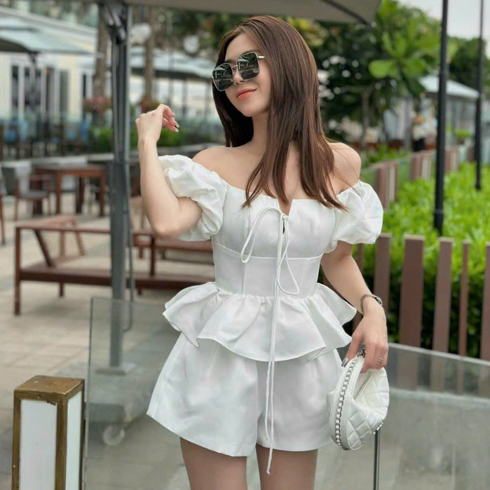 Set bộ thời trang nữ sang chảnh đi chơi chất tapta cổ trễ tay ngắn bo xẻ ngực thắt dây lai xoè quần đùi lưng thun mini