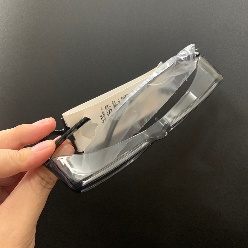 Mắt kính Uniqlo : Unisex nên Nam hay Nữ đều đeo được nhé