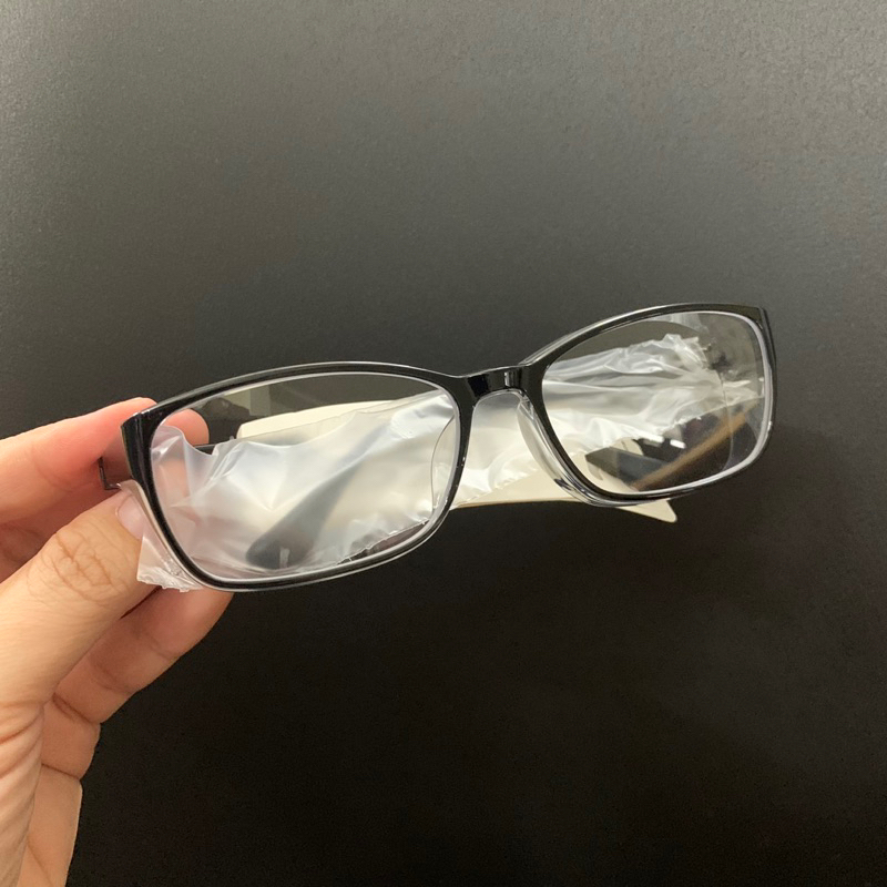 Mắt kính Uniqlo : Unisex nên Nam hay Nữ đều đeo được nhé