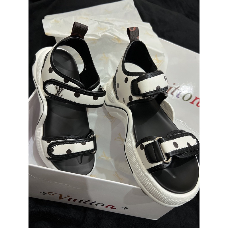 Sandal LV nữ trắng chấm bi- Hàng QC cao cấp-Kèm video thật