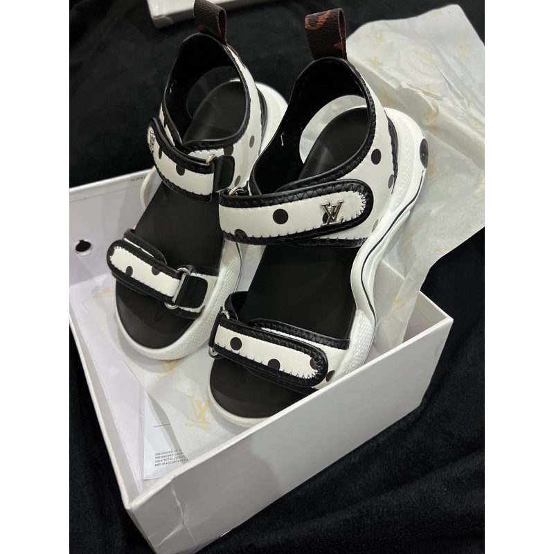 Sandal LV nữ trắng chấm bi- Hàng QC cao cấp-Kèm video thật
