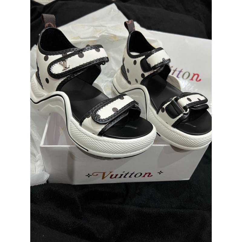 Sandal LV nữ trắng chấm bi- Hàng QC cao cấp-Kèm video thật