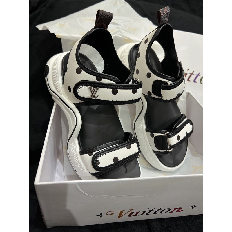 Sandal LV nữ trắng chấm bi- Hàng QC cao cấp-Kèm video thật