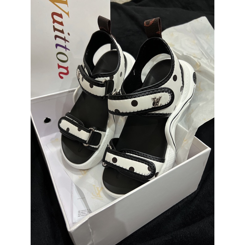 Sandal LV nữ trắng chấm bi- Hàng QC cao cấp-Kèm video thật