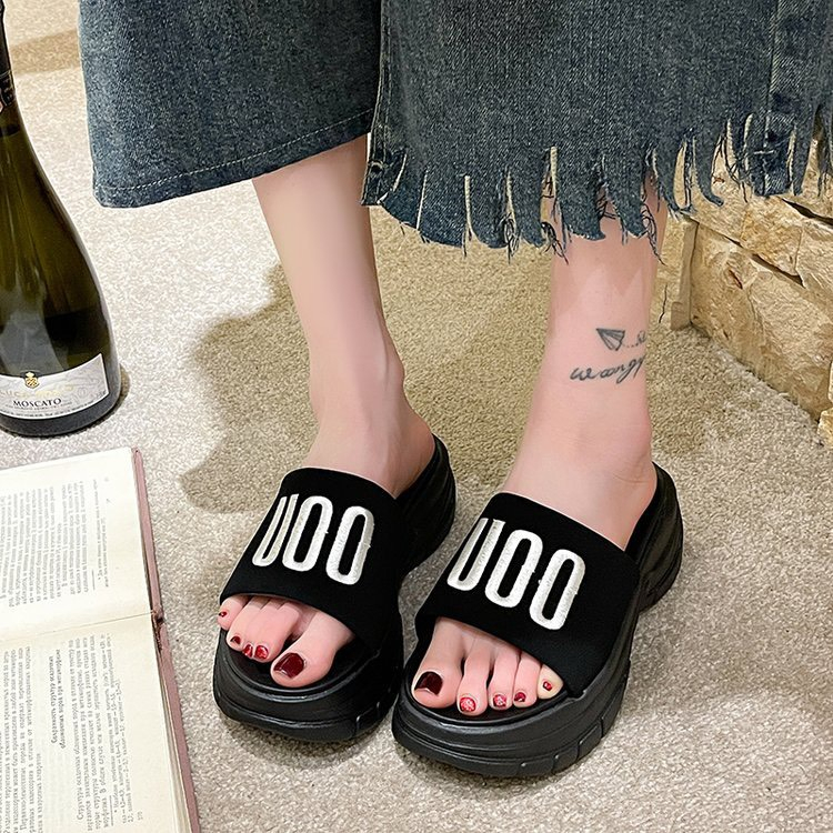 Mẫu dép nữ đế PU 5cm quai ngang thêu UOO. Dép bánh mì mẫu mới hợp thời trang
