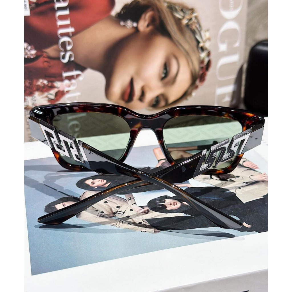 Kính mát Versace dáng vuông, viền havana, logo full tròng kính VE4421F 108/V8