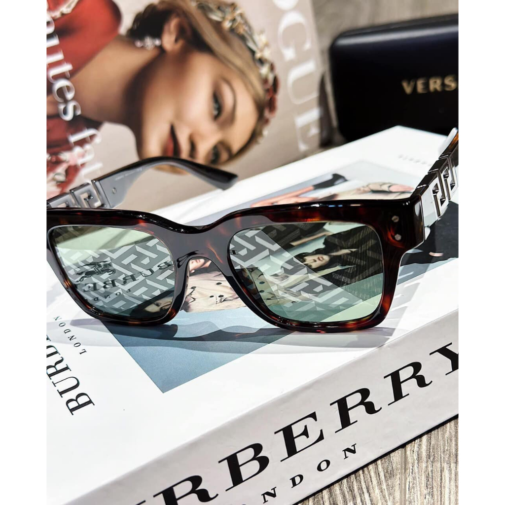 Kính mát Versace dáng vuông, viền havana, logo full tròng kính VE4421F 108/V8