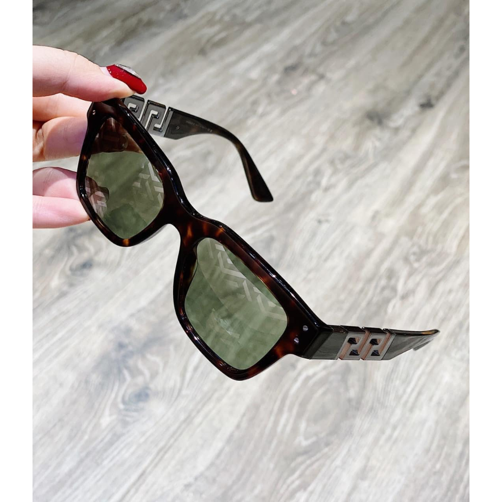 Kính mát Versace dáng vuông, viền havana, logo full tròng kính VE4421F 108/V8