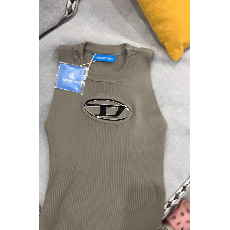 Áo tanktop Diesel giống Jisoo Blackpink
