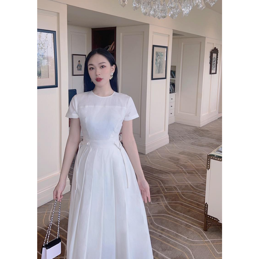 Đầm midi tay ngắn, cổ tròn, thân dập ly, giả nịt 2 bên GAGO màu trắng GG4345