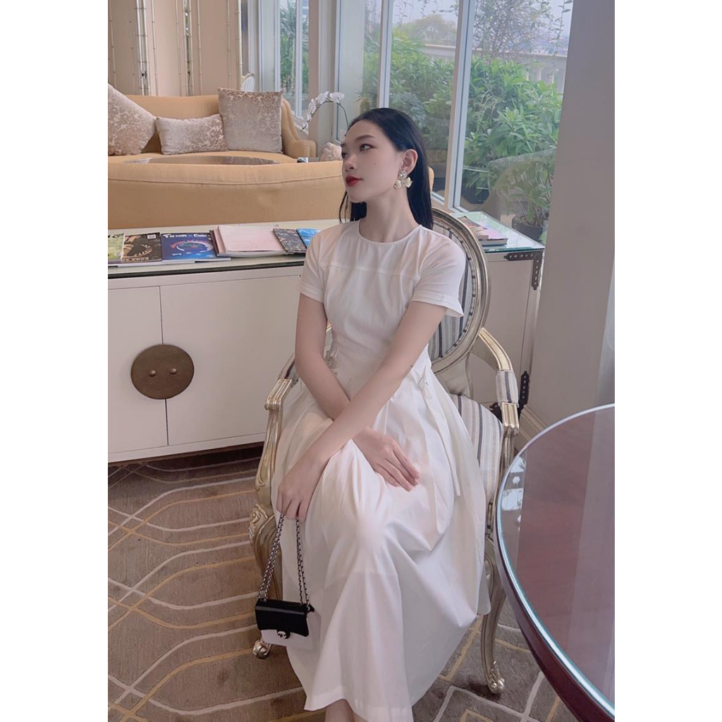 Đầm midi tay ngắn, cổ tròn, thân dập ly, giả nịt 2 bên GAGO màu trắng GG4345