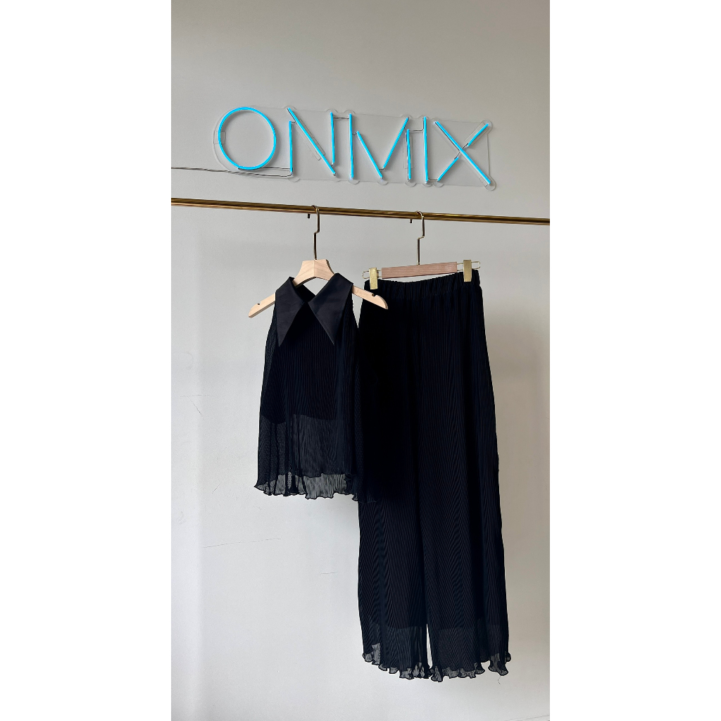 Set bộ Mercy ONMIX vải Volie dập ly Hàn có lót lụa cực mát cực xinh
