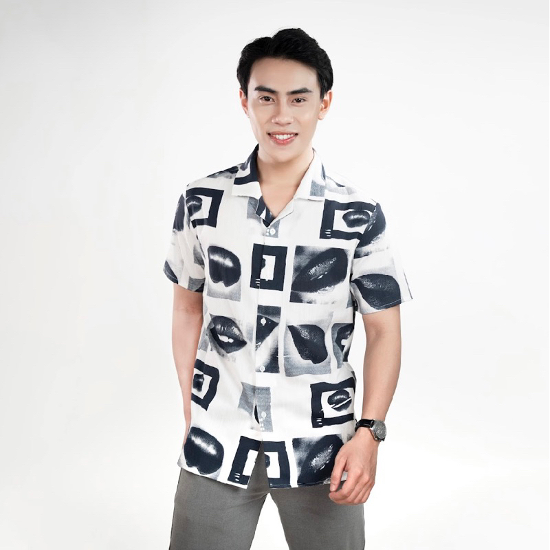 Áo sơ mi tay ngắn in hoạ tiết ARTCOM vải đũi cotton thoáng mát, form regular fit, sơ mi hoạ tiết đôi môi