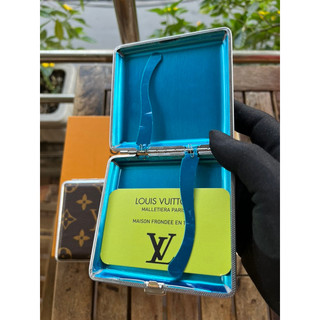 Hộp đựng thuốc lá LV