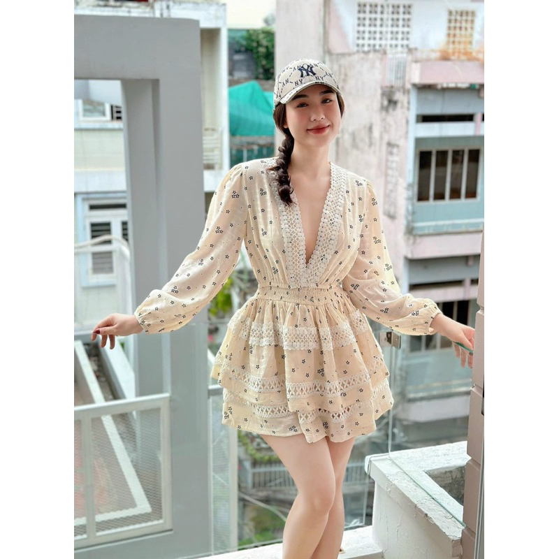 Set áo xốp croptop cổ V phối ren tay dài kèm chân váy tầng xoè có lót quần