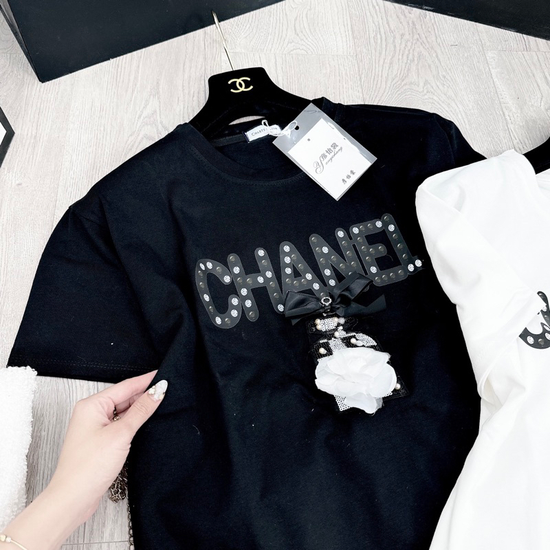 [ 𝐅𝐑𝐄𝐄 𝐒𝐇𝐈𝐏 ] Set áo phông Cha.nel hoa trà mix quần sooc Áo cotton khô QC l1 dày đẹp,hình kim sa đính nổi tag nơ cài rời