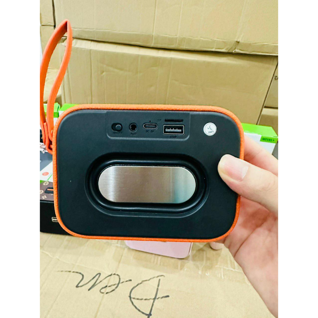 Loa bluetooth mini karaoke kèm mic Boombass M2101 Không dây, kèm 01 mic hát công suất 8w