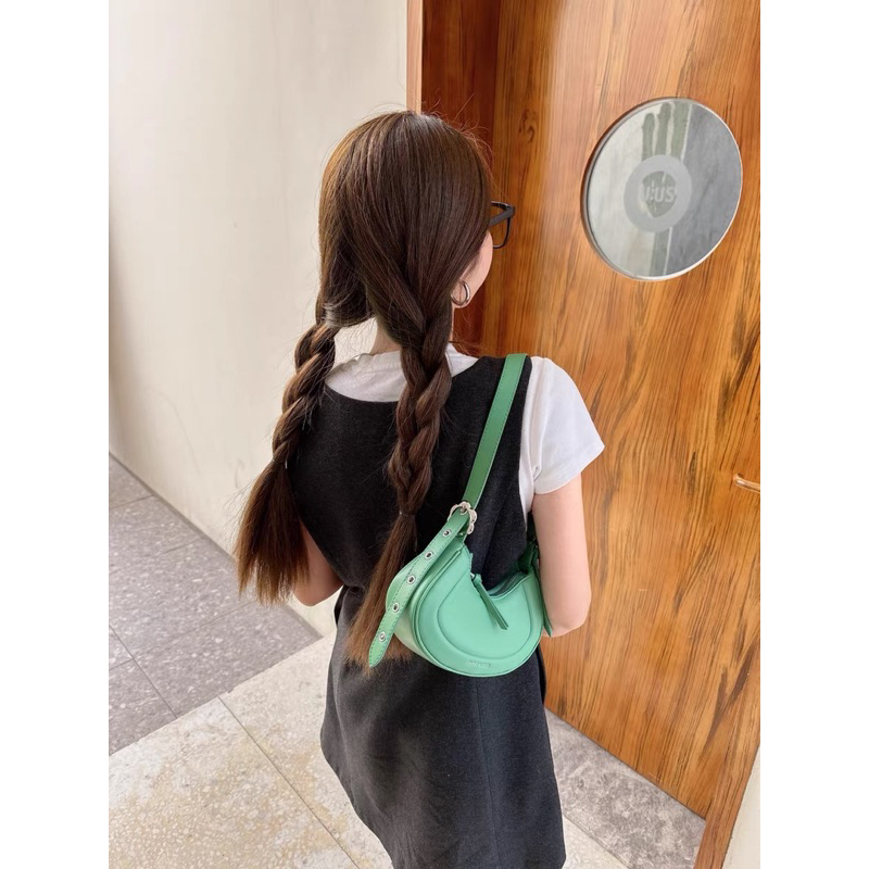 Túi xách dáng bầu newww 2023 - clip shop quay