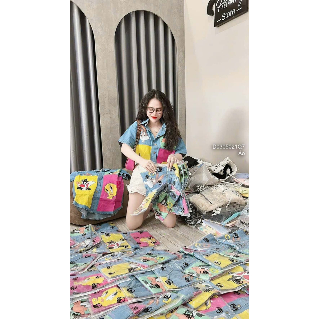 Áo sơ mi jean một túi phối hình vịt tay ngắn