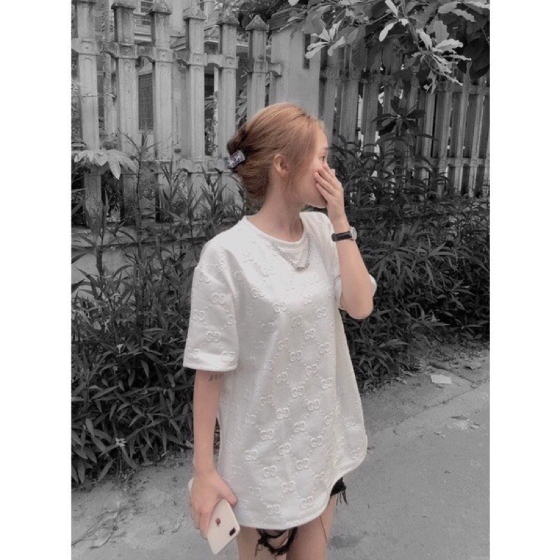 Áo Phông Xốp Vân G Dây Xích Hot Hit Form Rộng Đẹp 2 Màu Đen Trắng