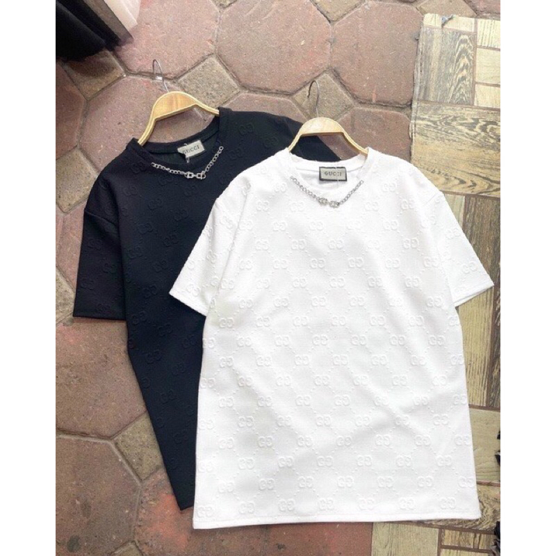 Áo Phông Xốp Vân G Dây Xích Hot Hit Form Rộng Đẹp 2 Màu Đen Trắng