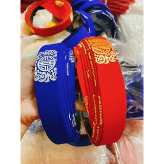 Mấn đội áo dài truyền thống cho bé
