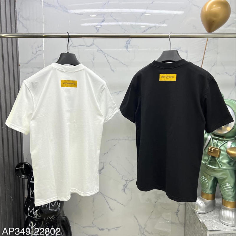 Áo phông hoạ tiết logo quả tim fom lên cực đẹp