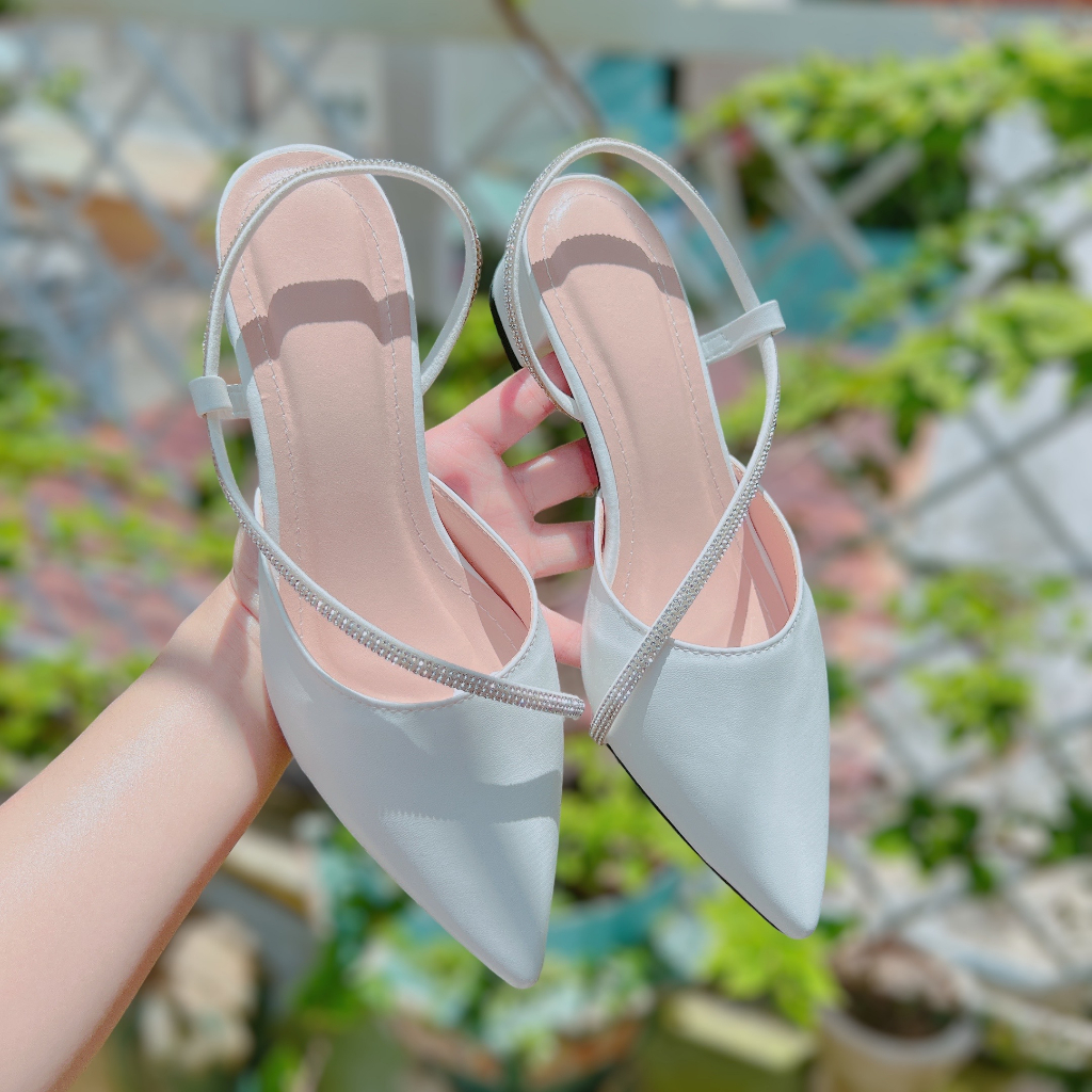 Giày bít mũi phối dây chéo đá 4.5cm - B18