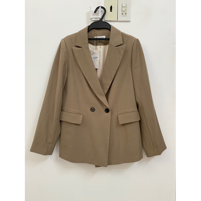 Blazer màu capuchino Adore Dress
