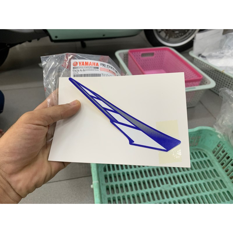 Tem bửng ngoài Ex 150 Xanh GP trên Trái