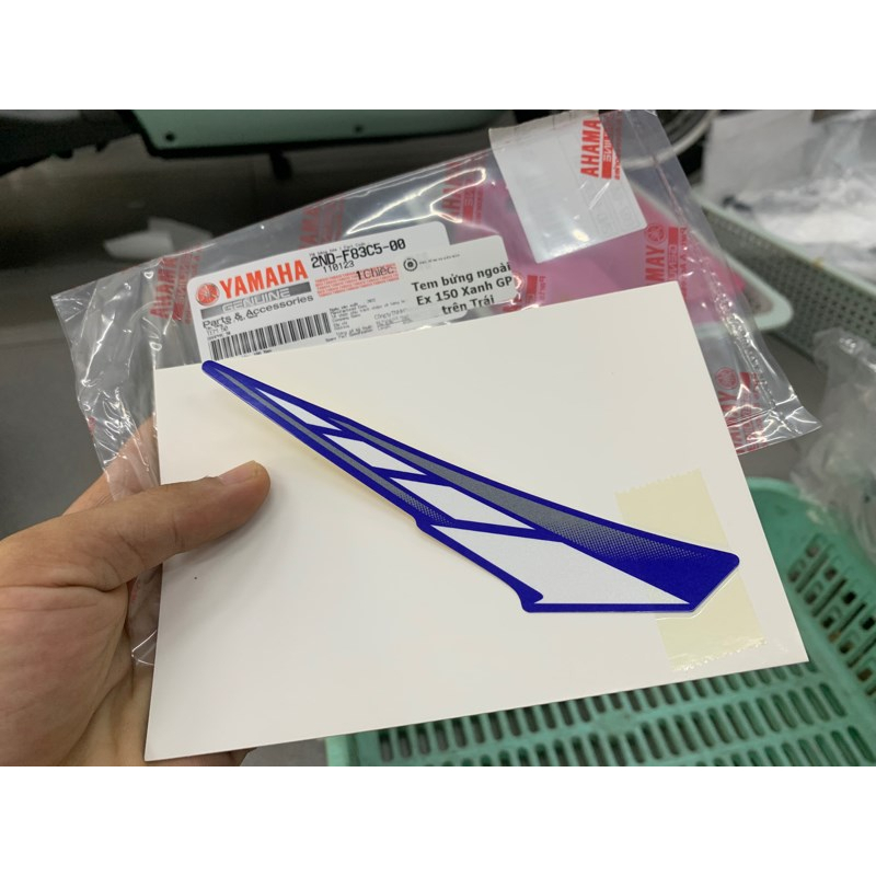 Tem bửng ngoài Ex 150 Xanh GP trên Trái