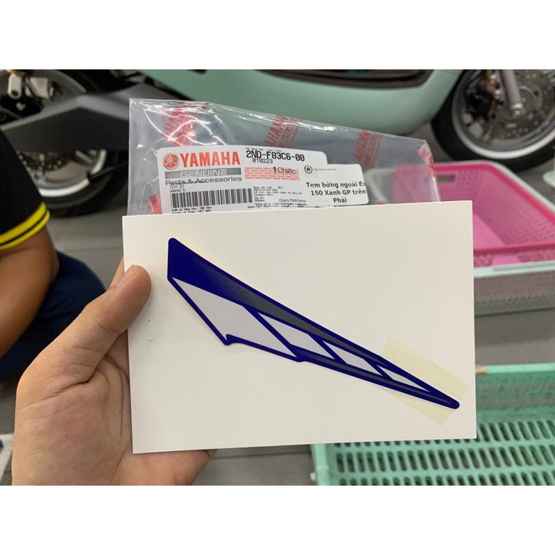 Tem bửng ngoài Ex 150 Xanh GP trên Phải