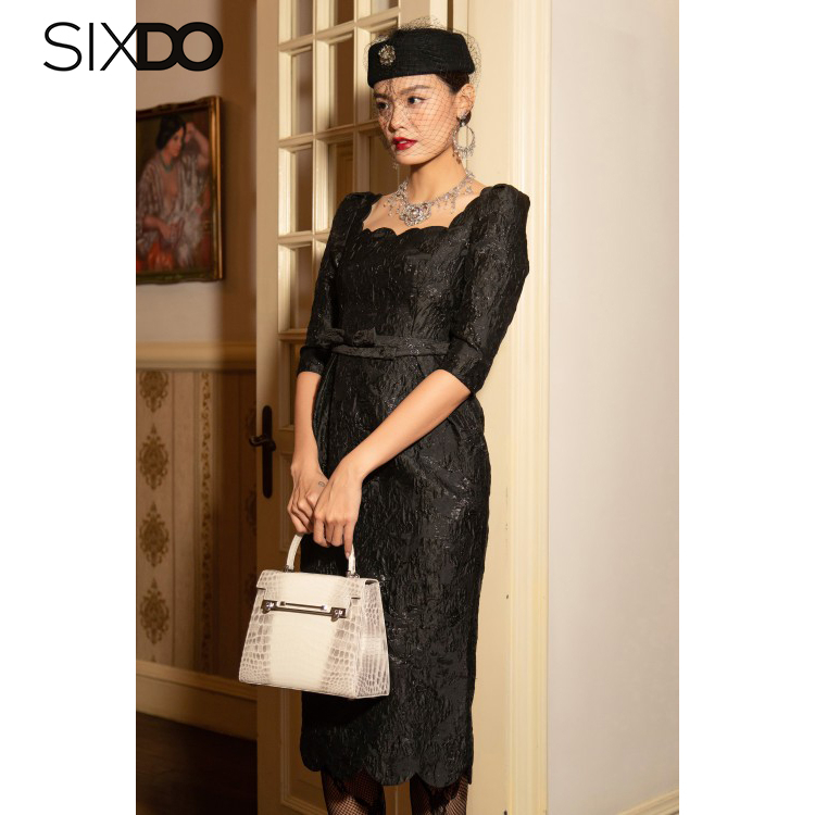 Đầm gấm midi cổ vuông dáng bút chì phối nơ eo SIXDO (Square Neck Midi Brocade Dress)