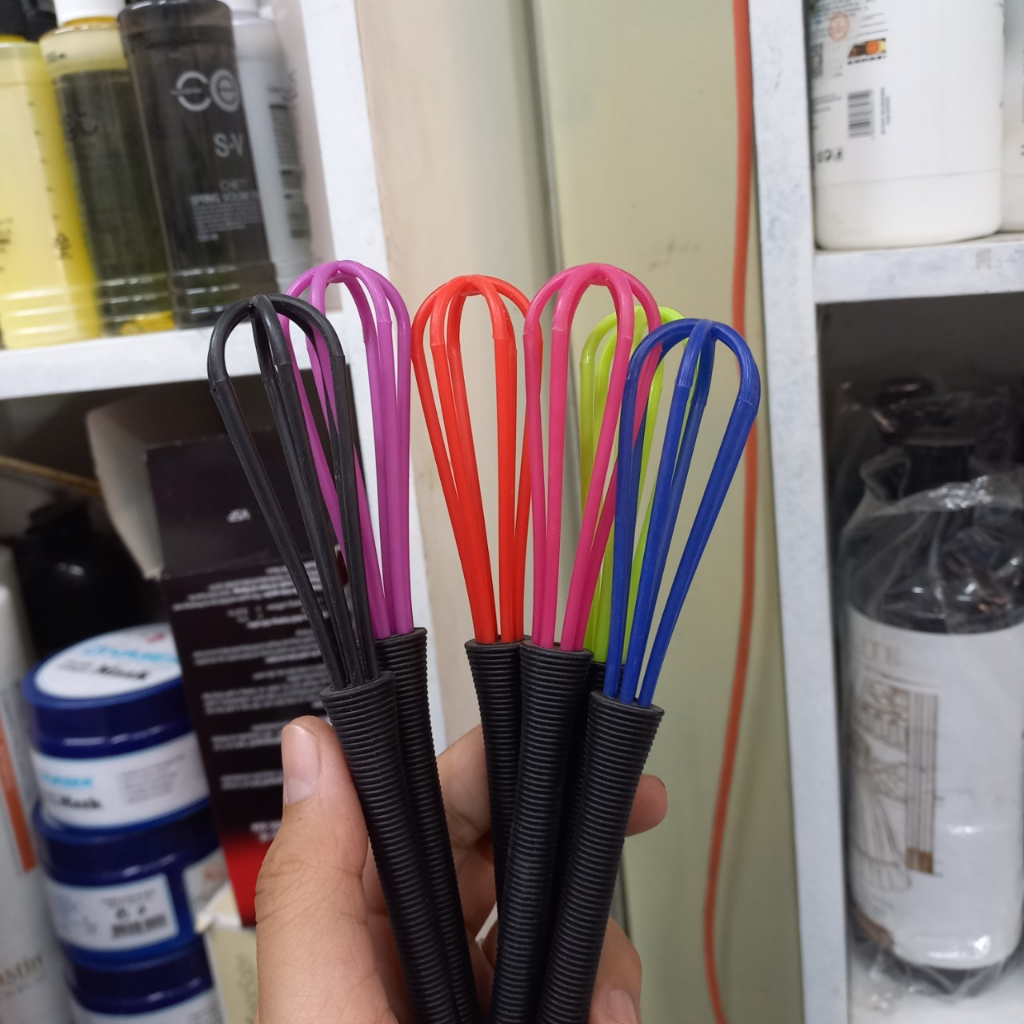 Dụng cụ đánh màu nhuộm, đánh trứng