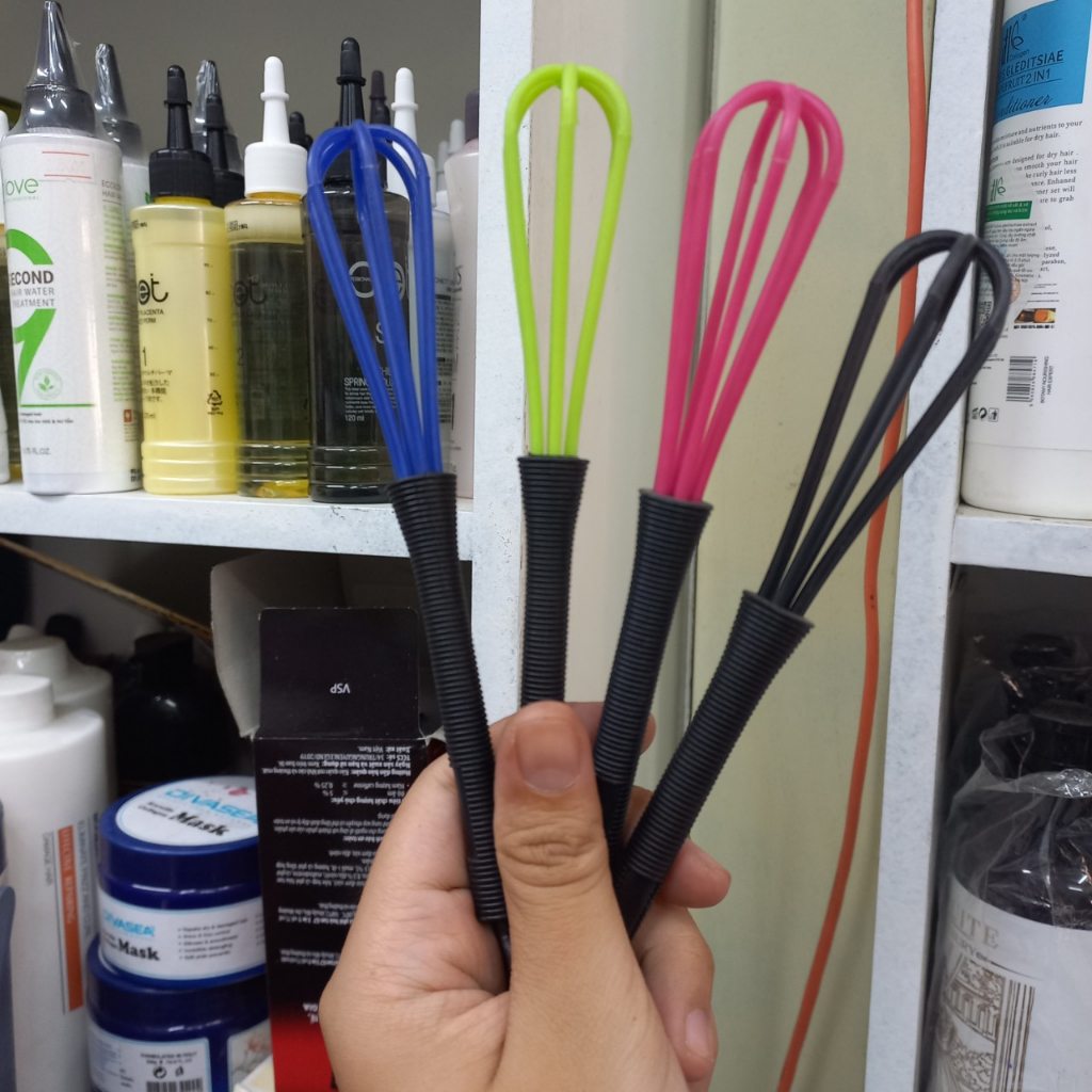 Dụng cụ đánh màu nhuộm, đánh trứng