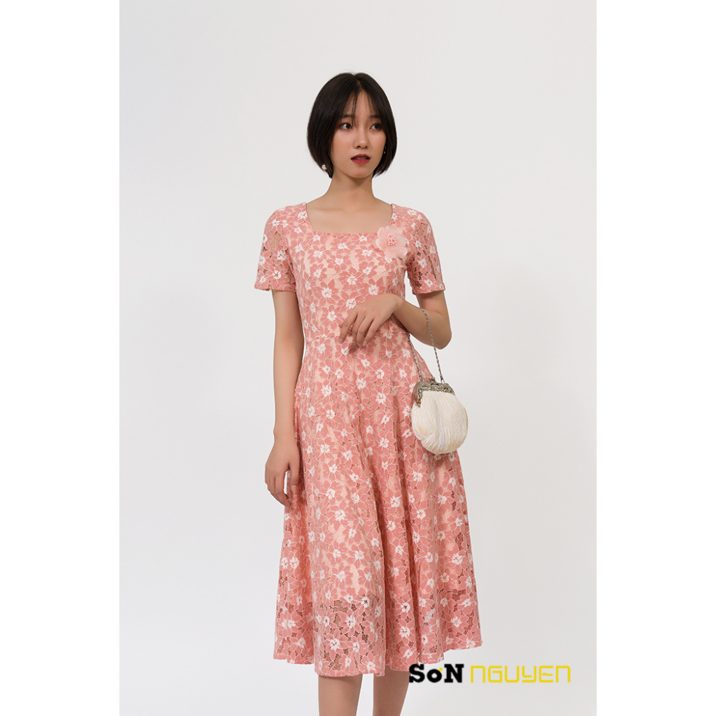 SONNGUYEN Đầm xòe ren hồng cổ vuông đính hoa 79401
