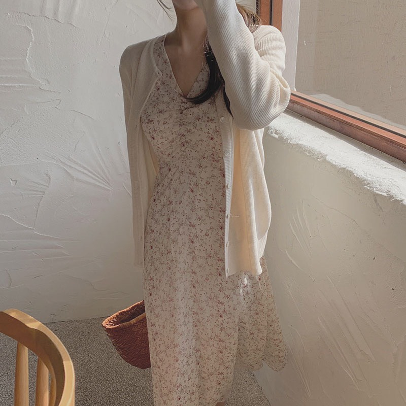 Váy hoa nhí dài tay cổ V thắt eo nhẹ nhàng vintage Hàn Quốc điệu đà