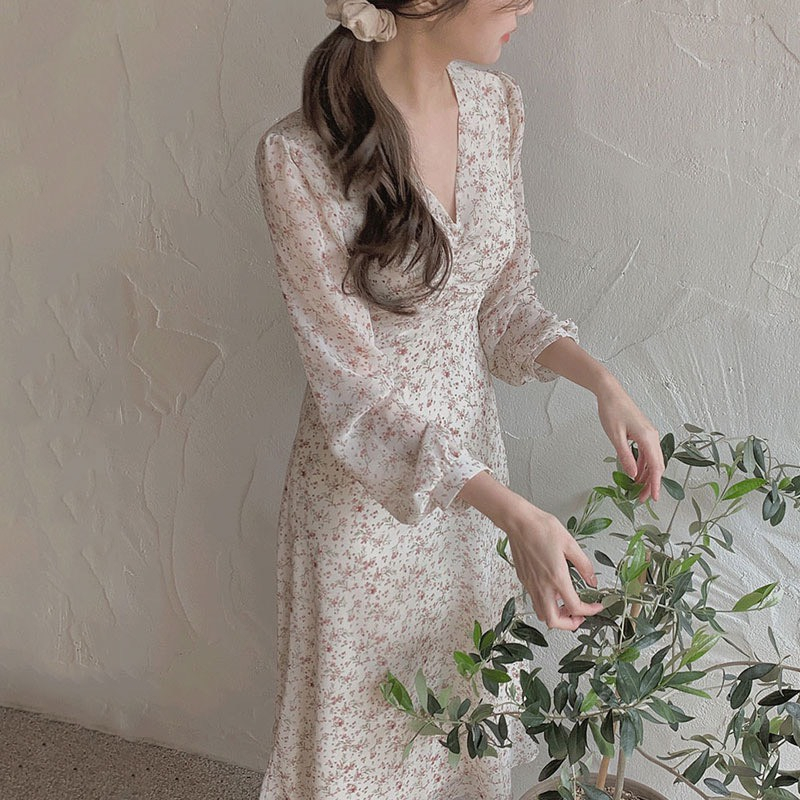 Váy hoa nhí dài tay cổ V thắt eo nhẹ nhàng vintage Hàn Quốc điệu đà