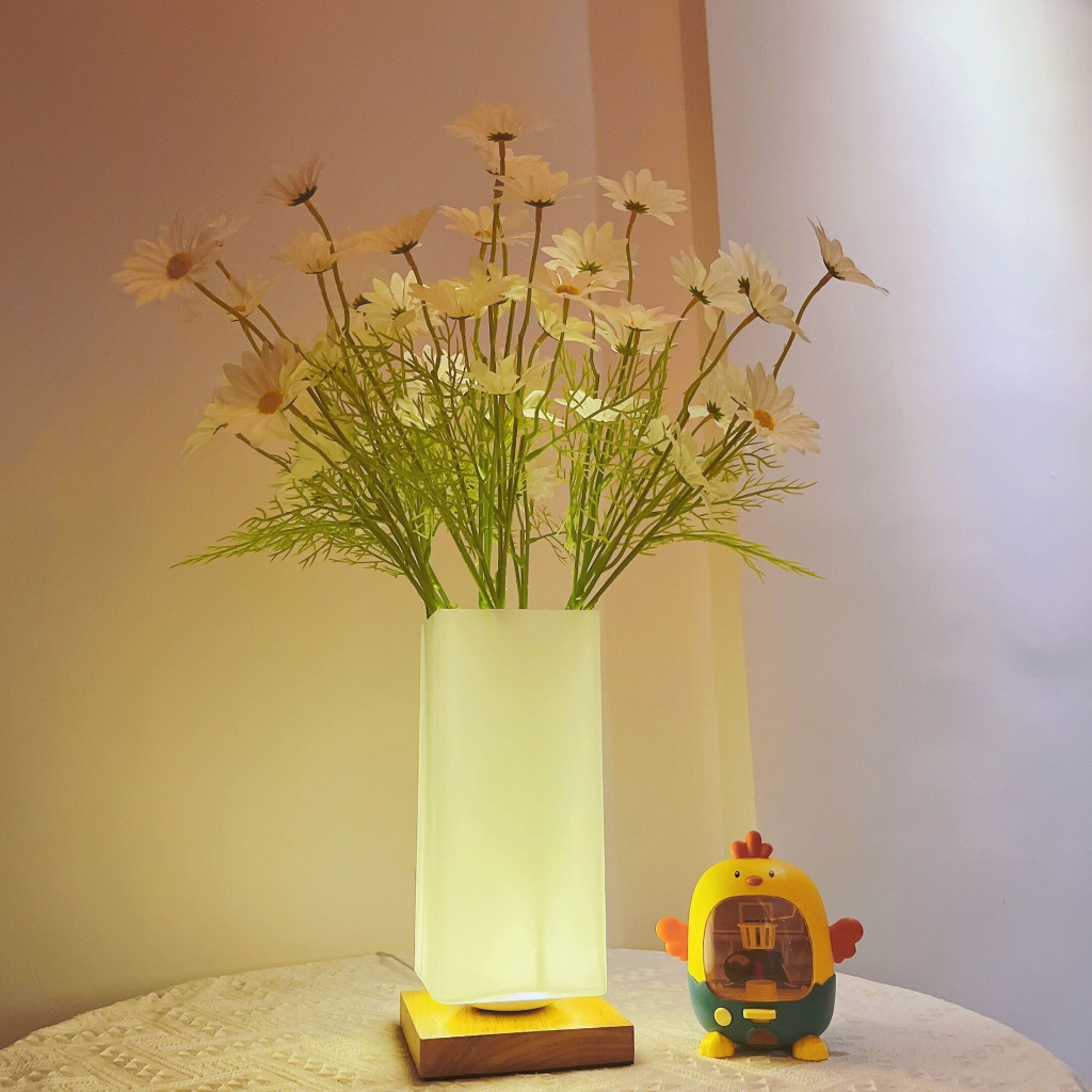 Đèn ngủ kết hợp bình thủy tinh cắm hoa để bàn decor phong cách Bắc Âu HT Shop DN016