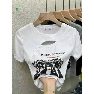 Áo croptop thun gân khoét hở con mắt ngực in hình ngực