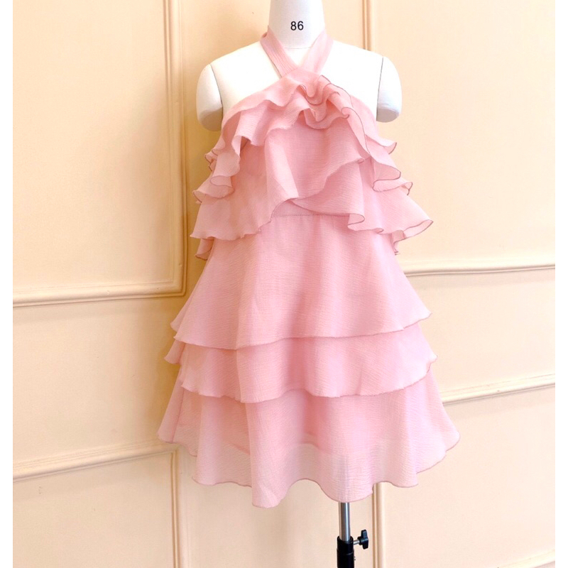 Váy tầng yếm cột nơ cổ màu hồng pastel sành điệu