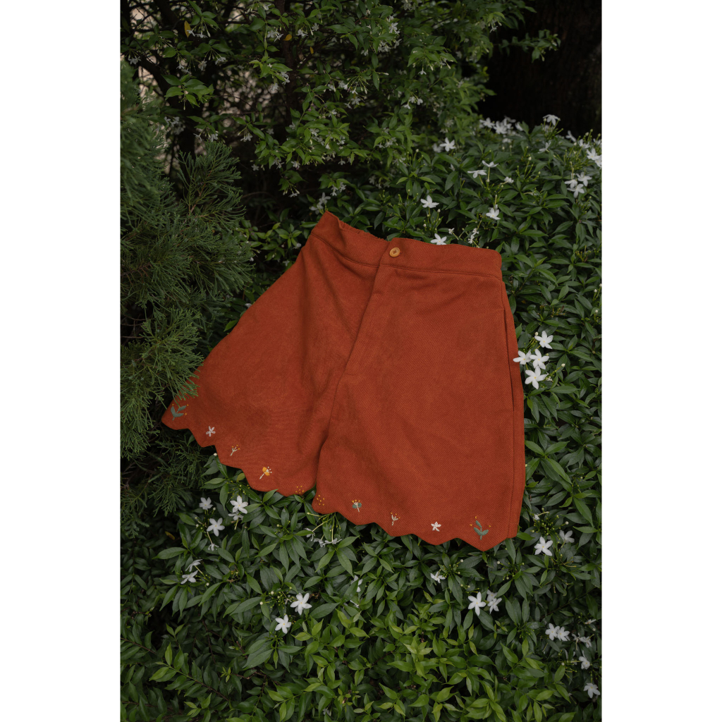 Quần short thêu hoa freesize sau lưng thun, Ori short hangkao closet