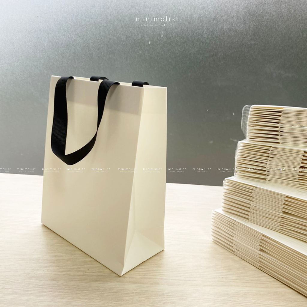 Set 10 cái - Túi giấy kraft trắng cao cấp - Kích thước 18x22x8cm - Quai ruy băng gân màu đen