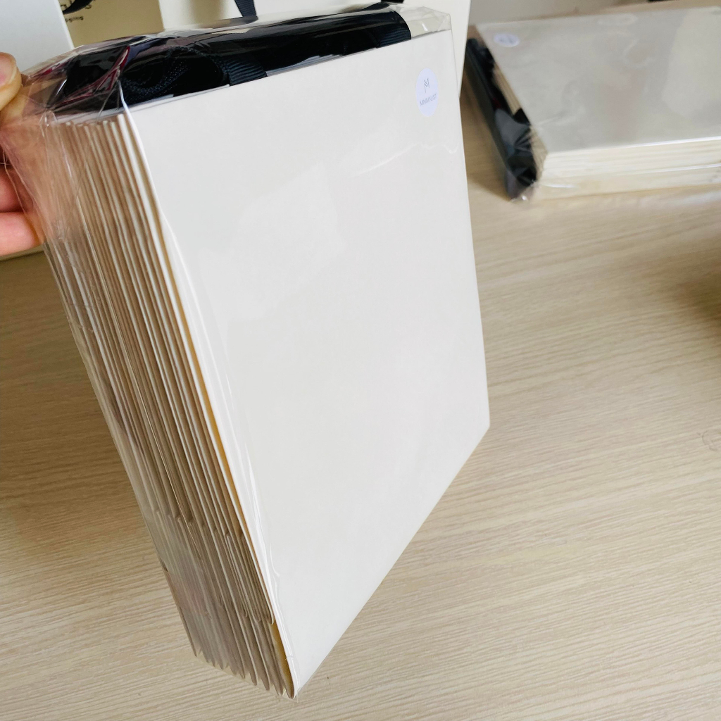 Set 10 cái - Túi giấy kraft trắng cao cấp - Kích thước 18x22x8cm - Quai ruy băng gân màu đen