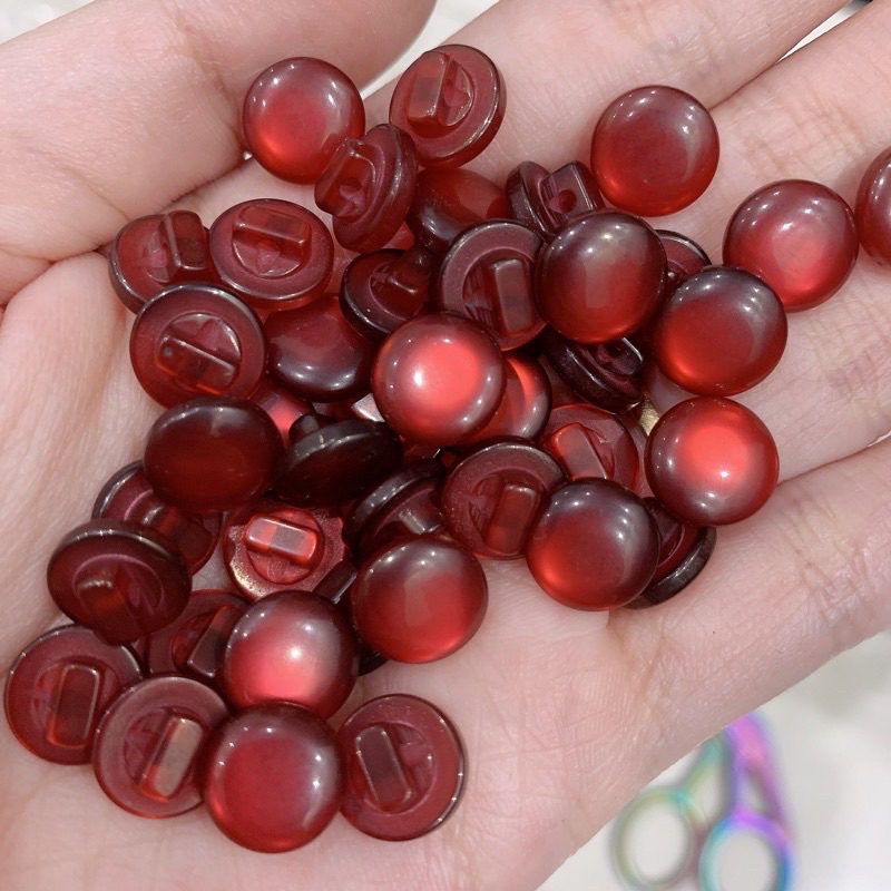 Cúc Áo nhựa màu đỏ size 1,2cm làm áo Jennie gói 10c