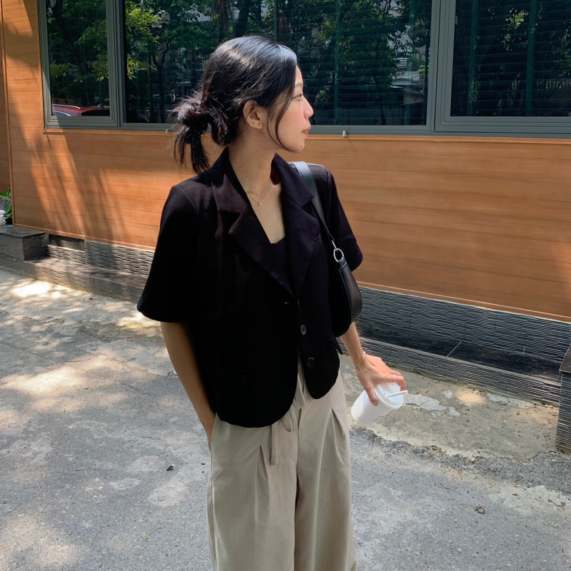 Áo khoác blazer cộc tay dáng ngắn có đệm vai - from Sooyoung